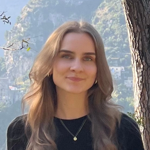Monika C. - lektor języka angielskiego w SpeakPro Academy, prowadząca kursy skupione na praktycznej komunikacji.