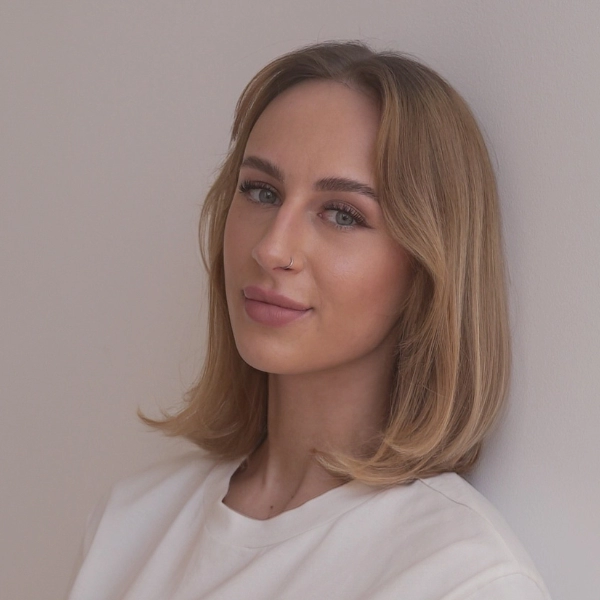 Wiktoria G. - wszechstronny lektor języka angielskiego i języka hiszpańskiego, prowadząca dynamiczne zajęcia online.